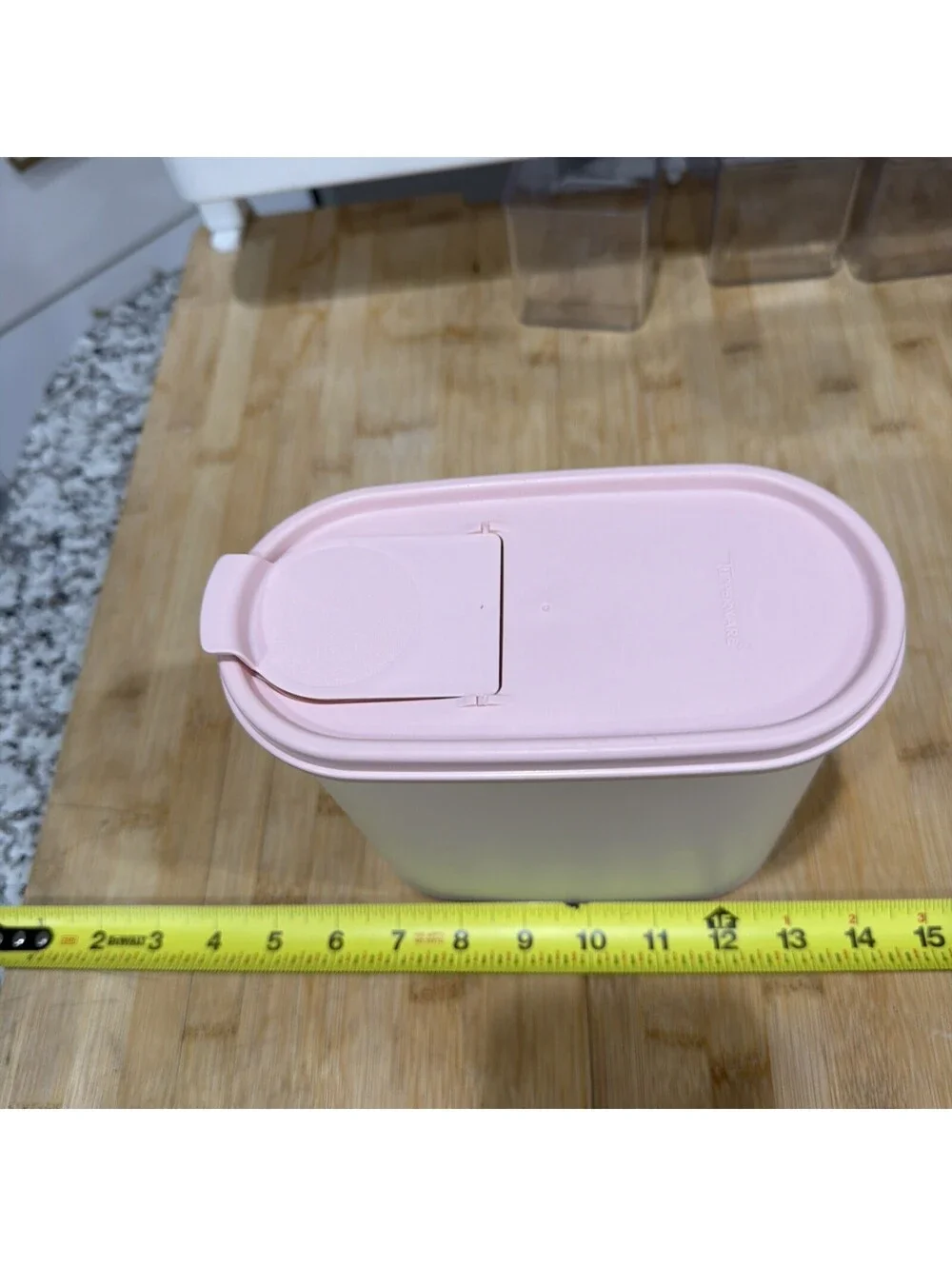 Vintage Tupperware Large Cereal Keeper With Flip Lid Pink 7 1/4 Cup 1.7 L #1513*